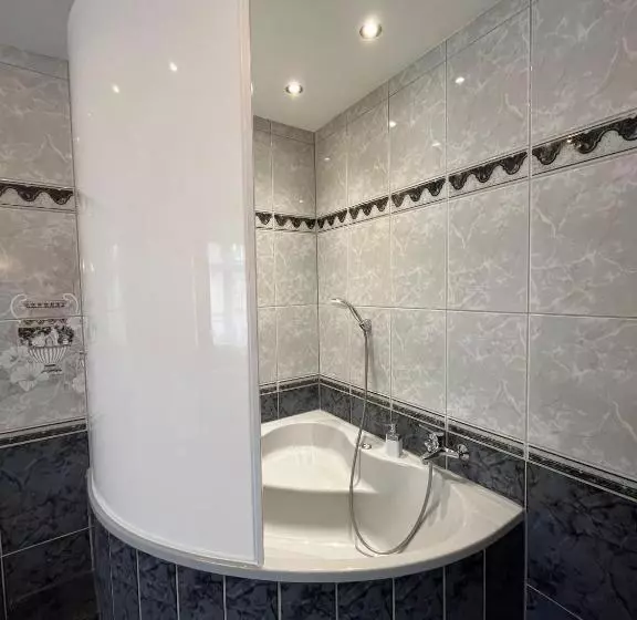 تختخواب و صبحانه King David Garden