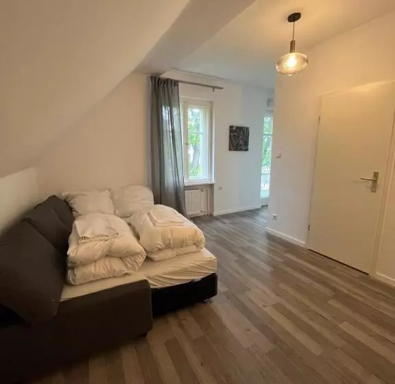 تختخواب و صبحانه King David Garden