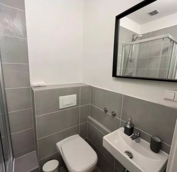 تختخواب و صبحانه King David Garden