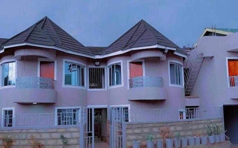 هتل Oleng Oti Gardens