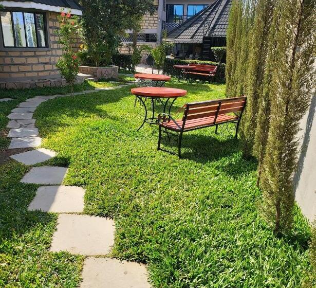 هتل Oleng Oti Gardens