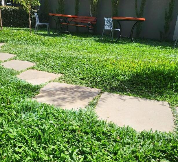 هتل Oleng Oti Gardens