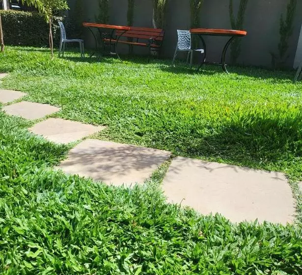 هتل Oleng Oti Gardens
