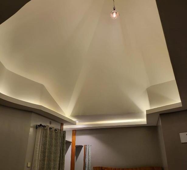 هتل Oleng Oti Gardens