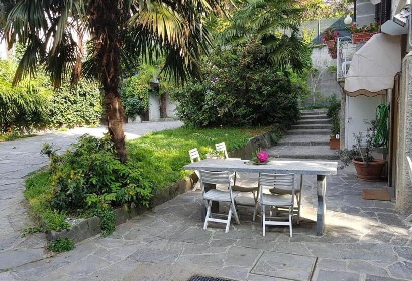 تختخواب و صبحانه Villa Adriana Varese