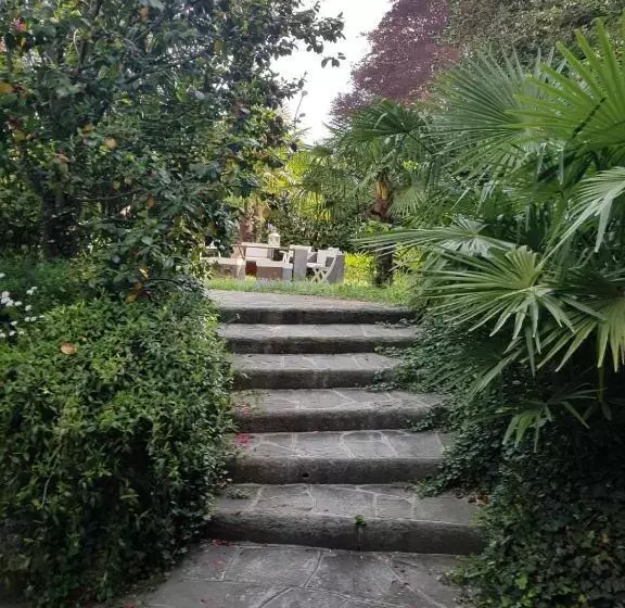 تختخواب و صبحانه Villa Adriana Varese