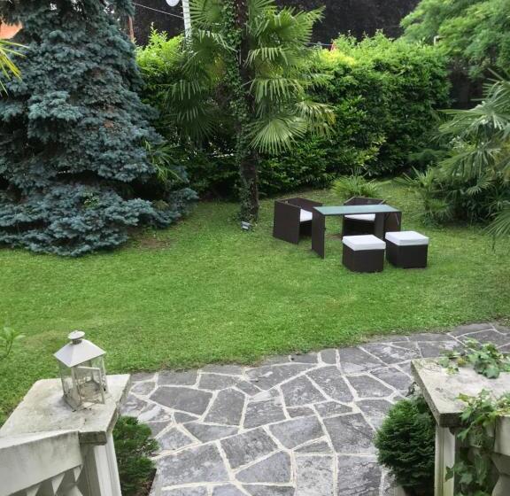 تختخواب و صبحانه Villa Adriana Varese