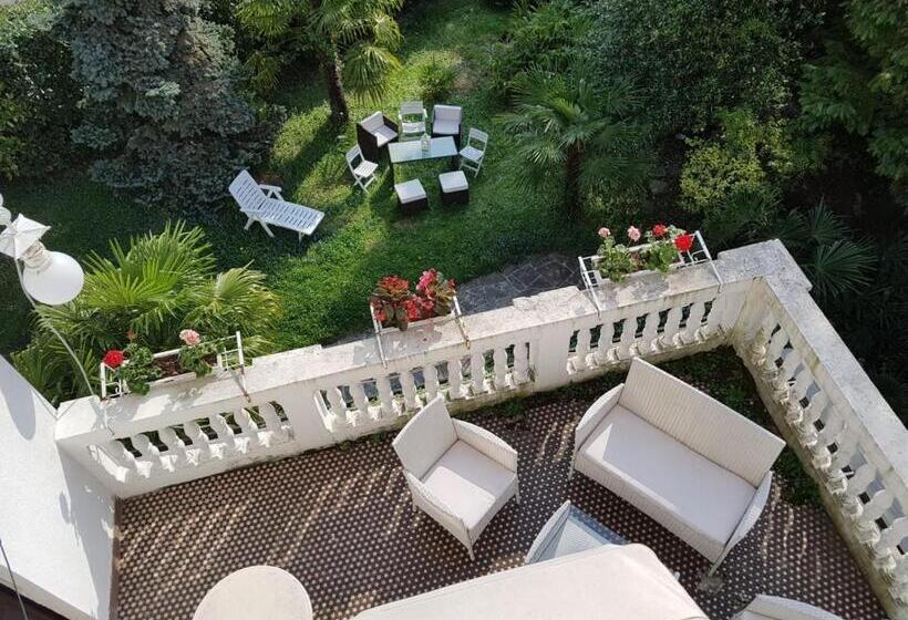 تختخواب و صبحانه Villa Adriana Varese