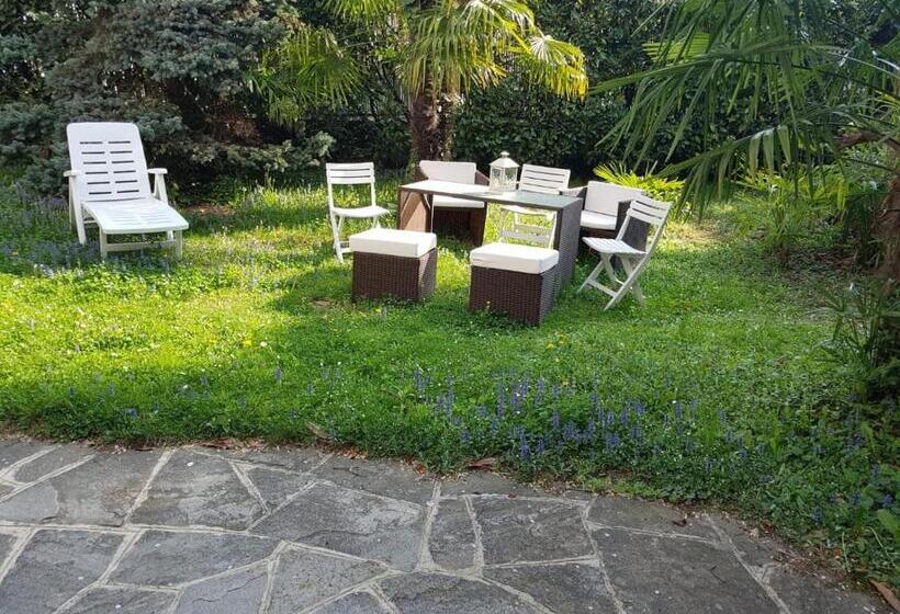 تختخواب و صبحانه Villa Adriana Varese