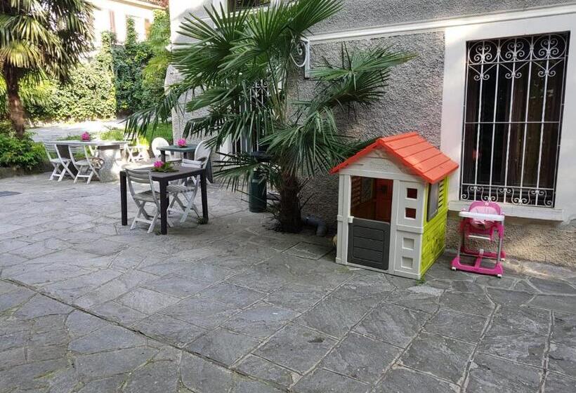 تختخواب و صبحانه Villa Adriana Varese