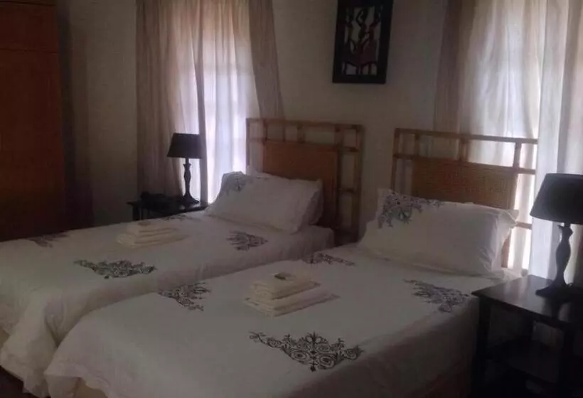 تختخواب و صبحانه Bird Haven Guesthouse