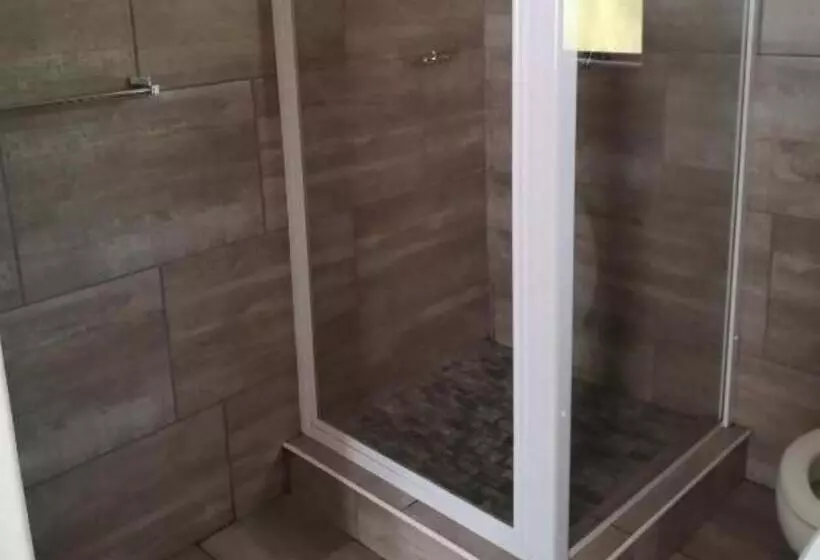 تختخواب و صبحانه Bird Haven Guesthouse