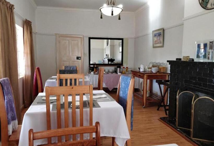 تختخواب و صبحانه Bird Haven Guesthouse