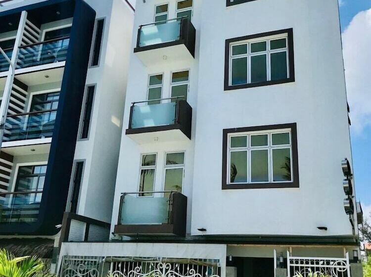 هتل Airport Comfort Inn Premium