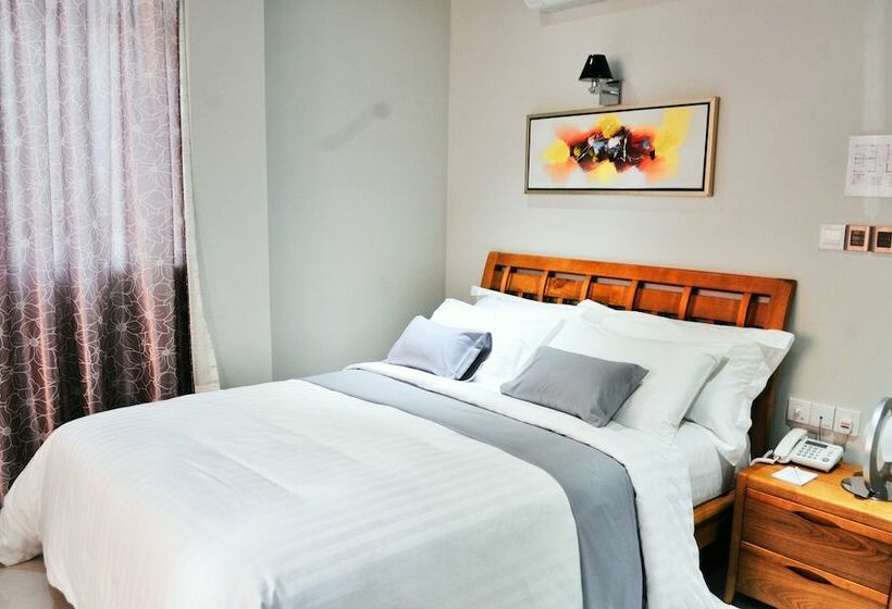هتل Airport Comfort Inn Premium