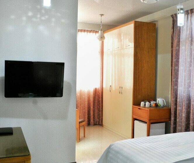 هتل Airport Comfort Inn Premium