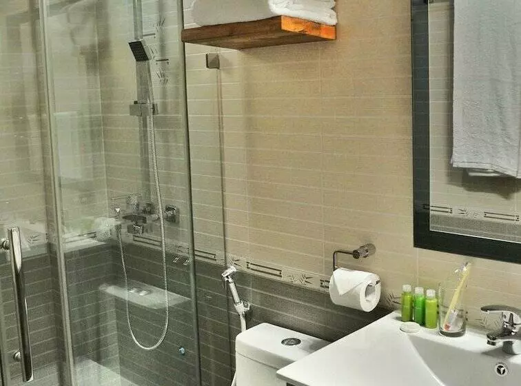 هتل Airport Comfort Inn Premium