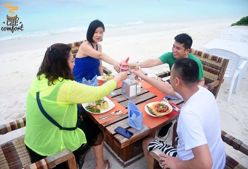 هتل Airport Comfort Inn Premium