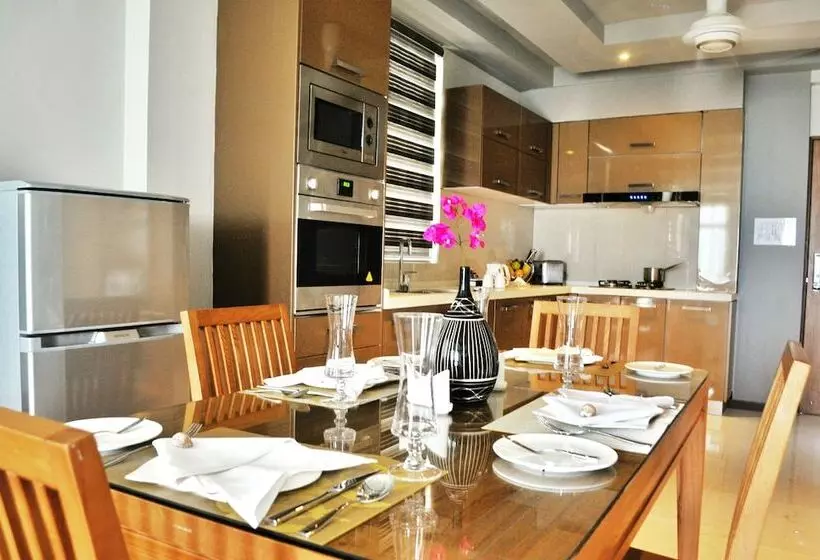 هتل Airport Comfort Inn Premium