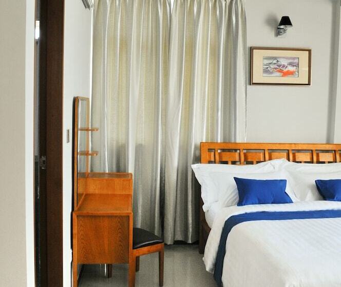 هتل Airport Comfort Inn Premium