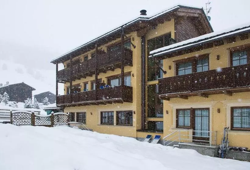 ホテル Valtellina