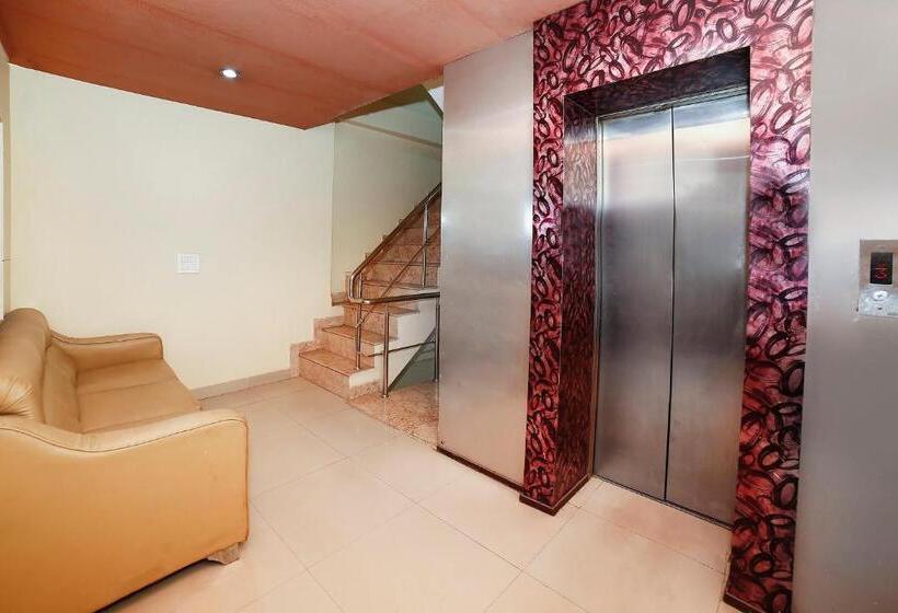 בית מלון כפרי Collection O Om Residency