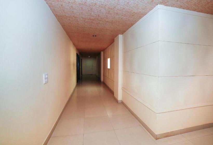 בית מלון כפרי Collection O Om Residency