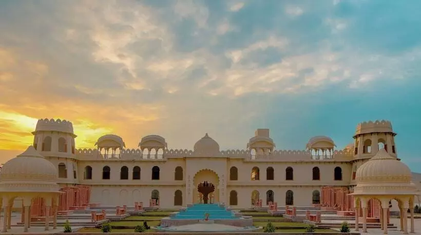 ホテル Kesarbagh Palace