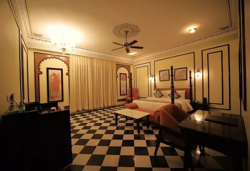 ホテル Kesarbagh Palace