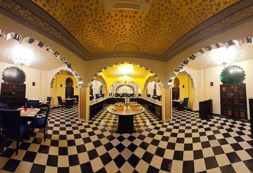ホテル Kesarbagh Palace