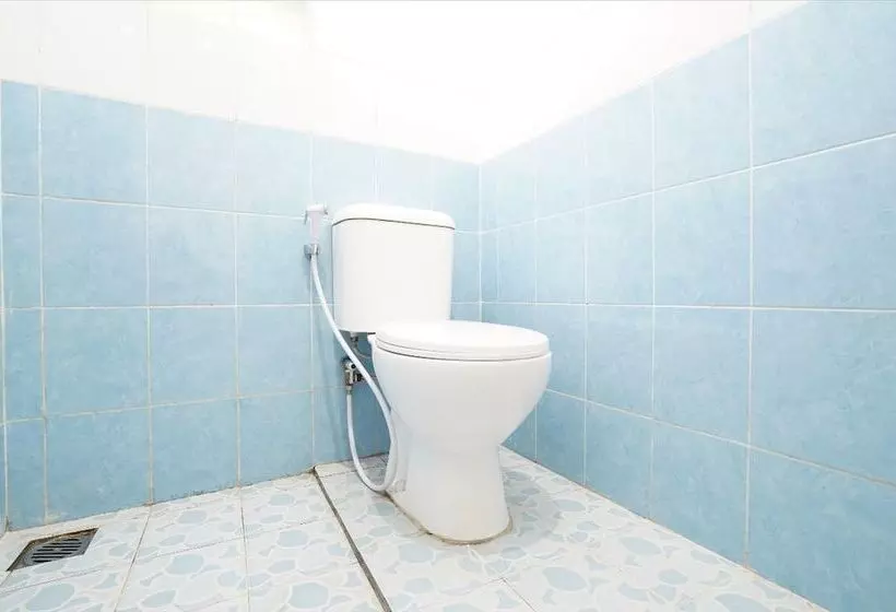 ホテル Oyo 93774 Khaira Kos Dan Penginapan