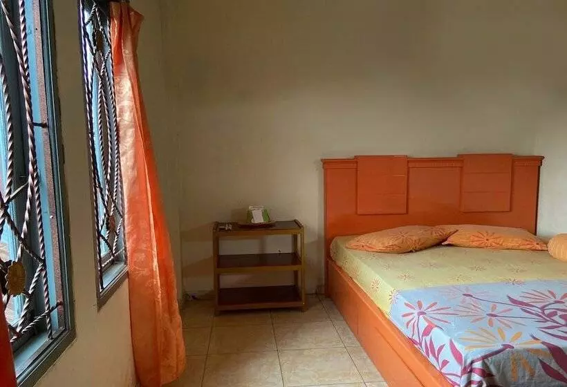 ホテル Oyo 93774 Khaira Kos Dan Penginapan