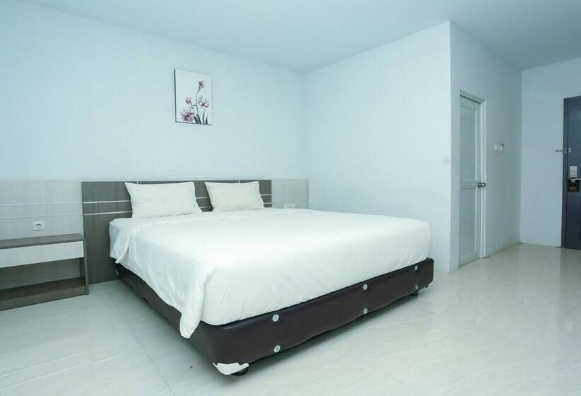 Отель Oyo 93774 Khaira Kos Dan Penginapan