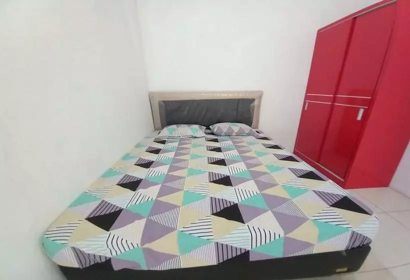 ホテル Oyo 93774 Khaira Kos Dan Penginapan