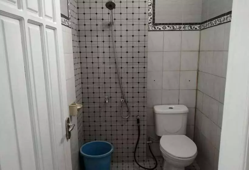 ホテル Oyo 93774 Khaira Kos Dan Penginapan