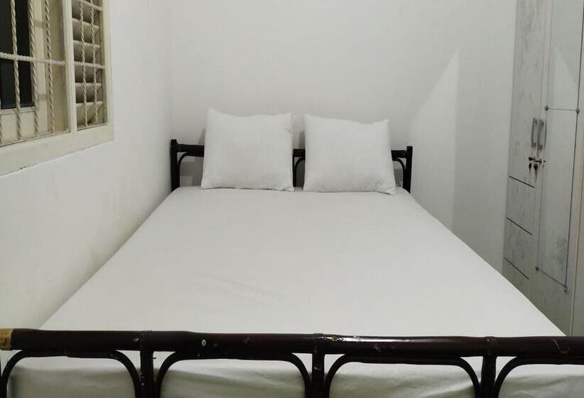 Отель Oyo 93774 Khaira Kos Dan Penginapan