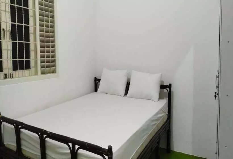 ホテル Oyo 93774 Khaira Kos Dan Penginapan