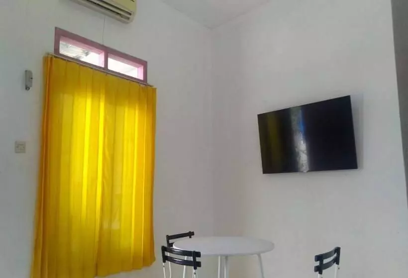 ホテル Oyo 93774 Khaira Kos Dan Penginapan