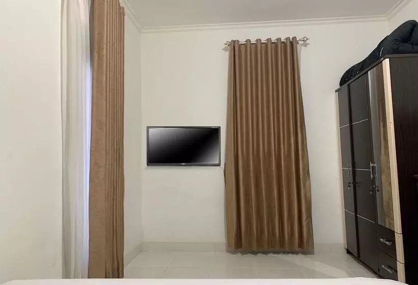 ホテル Oyo 93774 Khaira Kos Dan Penginapan