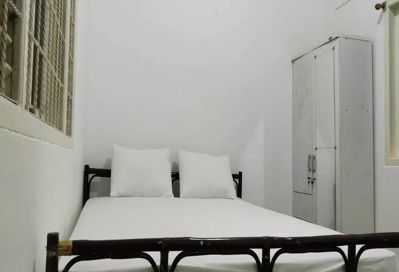 ホテル Oyo 93774 Khaira Kos Dan Penginapan