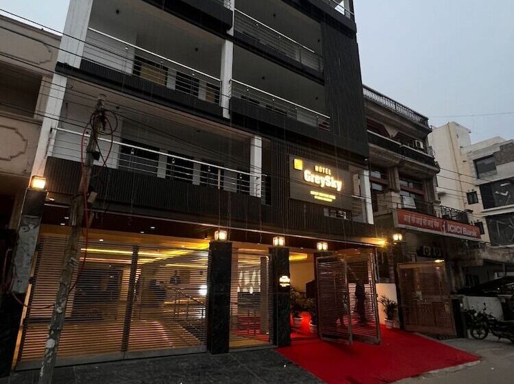 Hotel Grey Sky