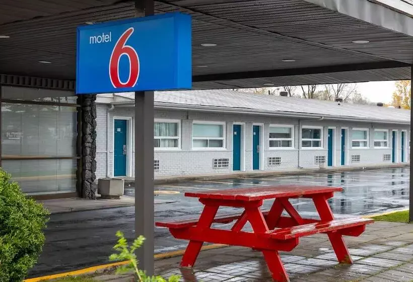 Motel6 Cornwall ON