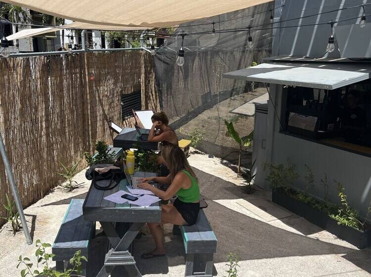 هاستل Pupa House