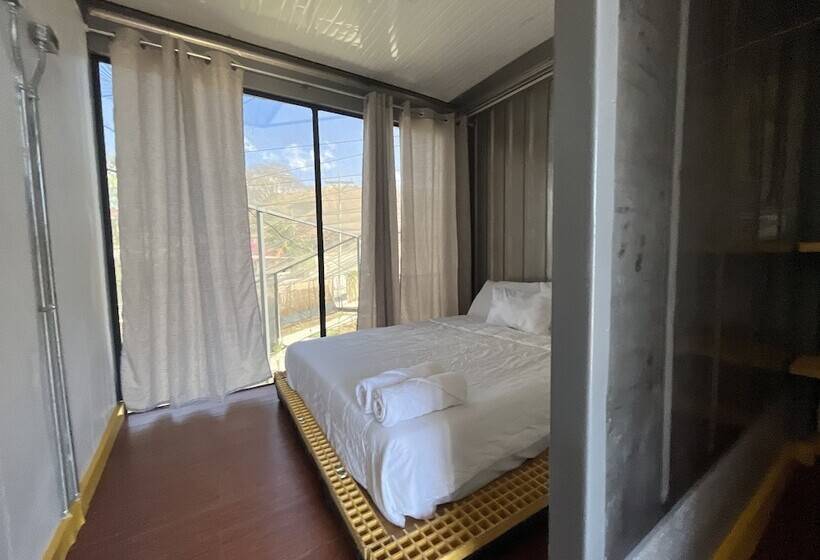 هاستل Pupa House