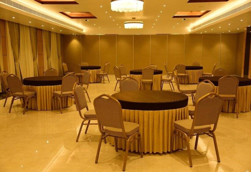 ホテル Grand Serene, Mysore