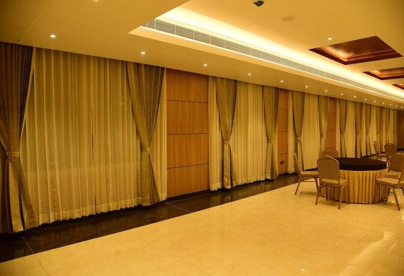 ホテル Grand Serene, Mysore