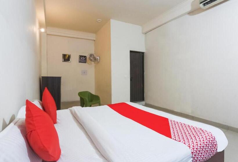 Oyo 30615 Hotel Rock Inn