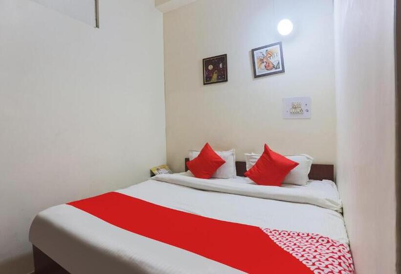 Oyo 30615 Hotel Rock Inn