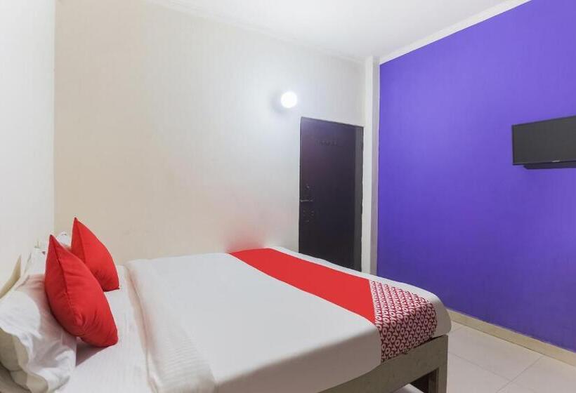 Oyo 30615 Hotel Rock Inn