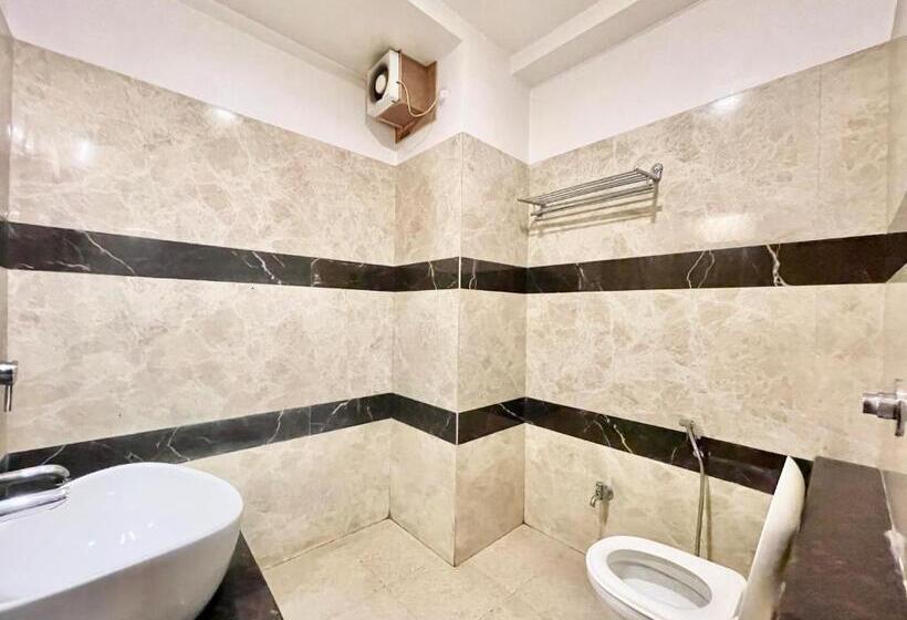 Rudraksh ! Varanasi ! होटल रुद्राक्ष హోటల్ రుద్రాక్ష్ Fully Air Conditioned Hotel At Prime Locatio